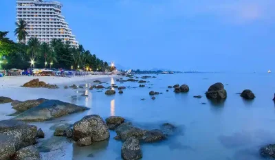 thumbnail17216348651105rsz_hua-hin-beach-overview